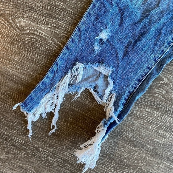 Chelsea and Violet distressed denim mom jeans.
Size 31 - Picture 4 of 14